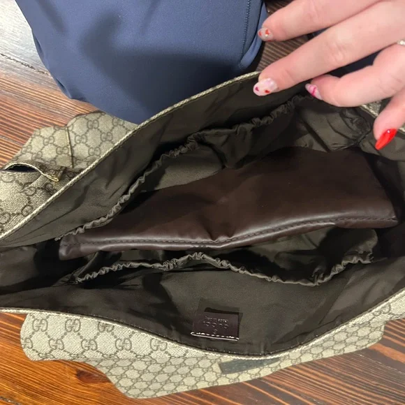 Gucci Beige and Brown Monogram Shoulder Bag - Picture 2 of 8